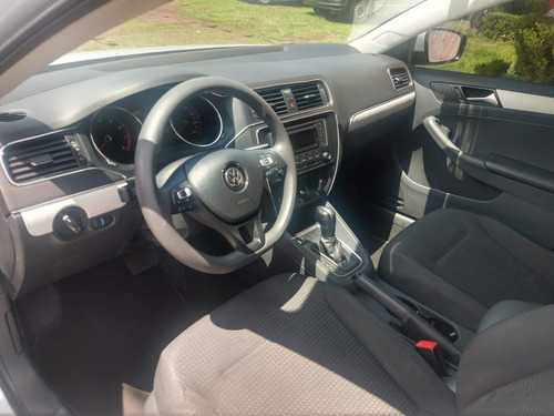 Imagen 8 de 15 de Volkswagen Jetta Trendline 2017