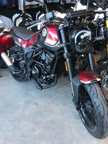 Imagen 10 de 19 de Benelli Leoncino 250
