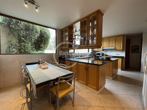 Casa En Venta De 6 Dorm. En Lo Barnechea