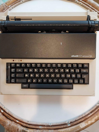 Máquina De Escribir Olivetti Et Personal 50