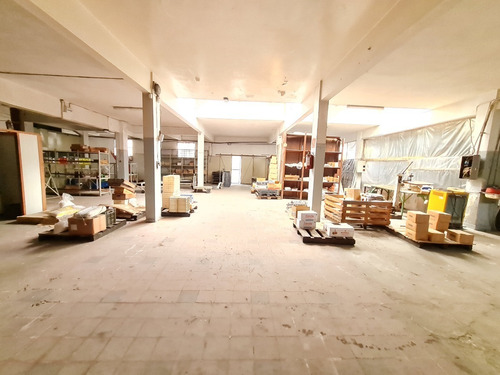 Vende Local Industrial O Deposito - Padrón Único De 1800 M2 - Brazo Oriental
