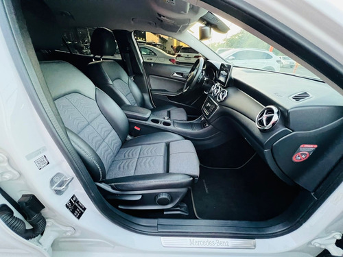 Imagem 14 de 15 de Mercedes Benz Gla 200 Style 1.6 Cgi Turbo Branco 2018