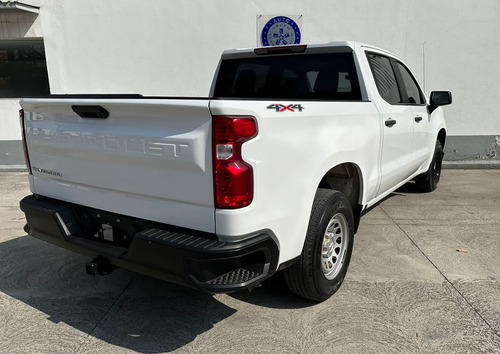 Chevrolet Silverado 4.3 V6 1500 WT Doble Cabina 4x2 At