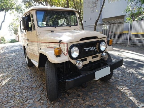 Imagem 1 de 8 de Toyota Bandeirante 1999 3.7 Cab. Simples Longa 2p