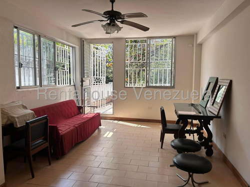 Se Vende Casa Para Remodelar ,de 3 Niveles ,ubicada En San Bernardino 25-17282