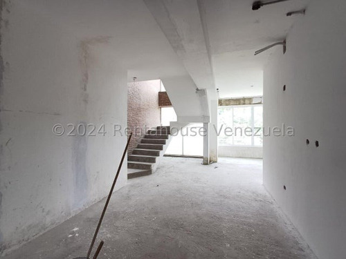 En Venta Apartamento Los Campitos 24-17923