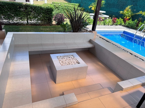 Vendo Casa En San Pablo Heredia En Condominio La Valencia, Excelente Ubicación, Tiene Patio, Es Muy Iluminada Y Ventilada