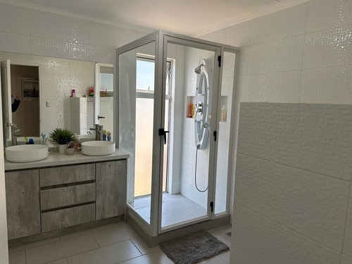 Hermosa Parcela Con 2 Casas En Venta De 5d 3b En Quillota