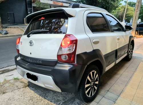 Toyota Etios Cross 1.5 Mt
