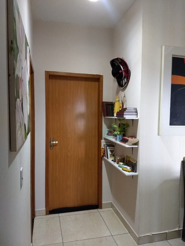 Imagem 4 de 12 de Vende-se Casa Sobreposta/ Apartamento (1° Andar)