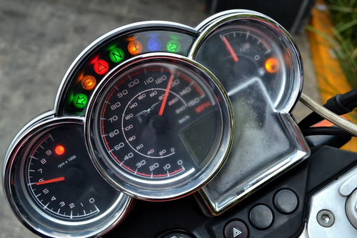 Imagen 6 de 9 de Potente Moto Guzzi Breva 1100 Lista Para Carretera