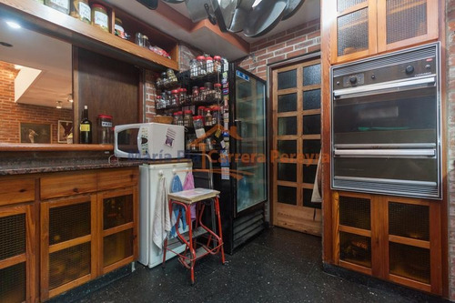 Venta De Lindisima Casa Y Local Abajo Con Garage, Jardin Y Pileta
