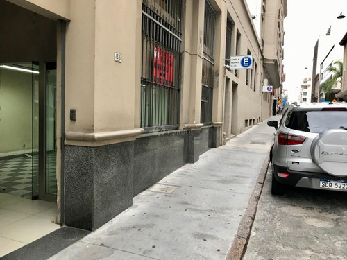 Imagen 2 de 13 de Venta Oficina Local Ciudad Vieja A La Calle