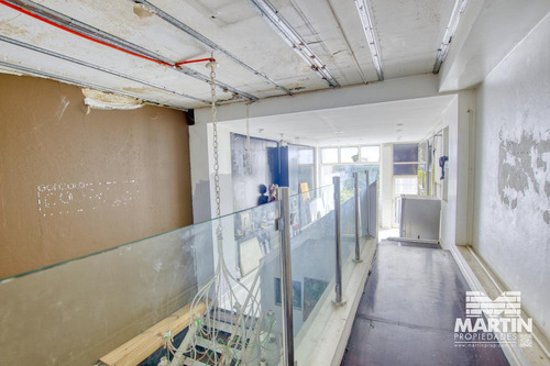 Local De 170 M2 Cubiertos, 2 Baños, 2 Subsuelos Y Jardín, A Metros De Alvear.
