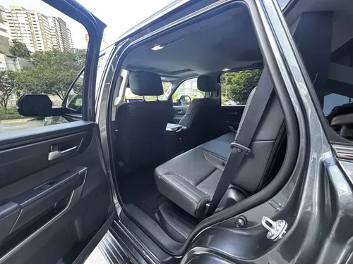 Toyota Sequoia 3.5 V6 Sr5 4X4