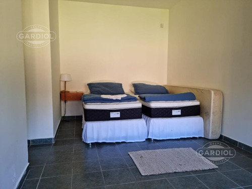 Casa 4 Dormitorios Con Piscina Sobre Ruta 10 ,interbalnearia Solanas.
