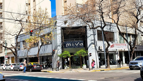 Local Comercial Esquina.excelente Ubicacion.