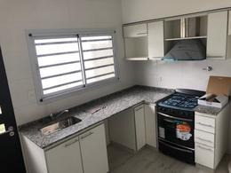 Chalet A Estrenar De 4 Ambientes, Baño Y Toilette, Jardin