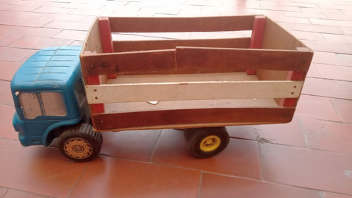 Antiguo Camion Material Madera Y Plastico