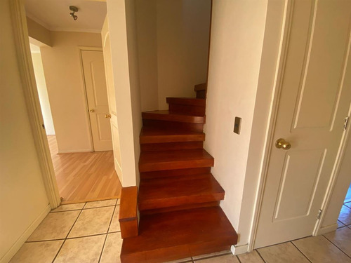 Casa En Venta De 4 Dorm./3 Baños/pieza Y Baño De Servicio