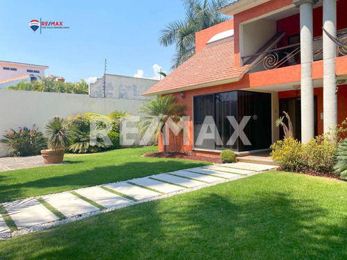 Venta De Casa En Lomas De Cortes, Cuernavaca, Morelos...clave 3864