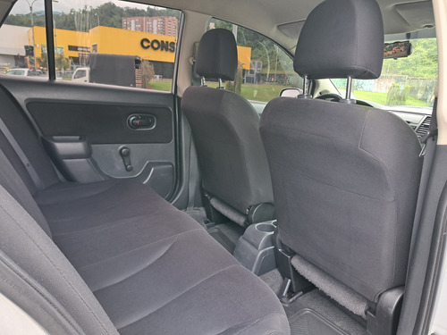 Nissan Tiida 1.8 Emotion