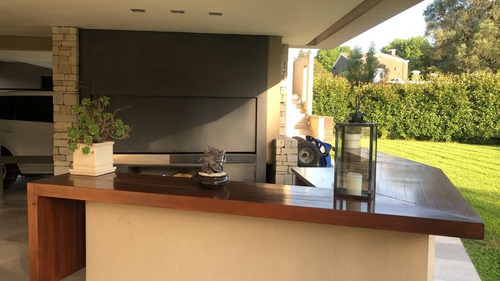 Imagen 9 de 17 de Casa Venta 5 Amb. Parque Y Pileta B Cerrado Casco Leloir