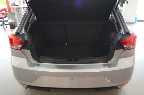Imagen 9 de 15 de Seat Ibiza Style Plata Manual 2021
