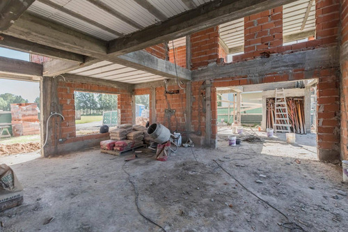 Casa 4 Ambientes A Estrenar En El Rebenque