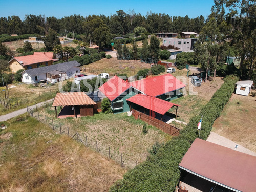 Casa En Sector  Las Gaviotas , 3d+3b Y 2 Quinchos