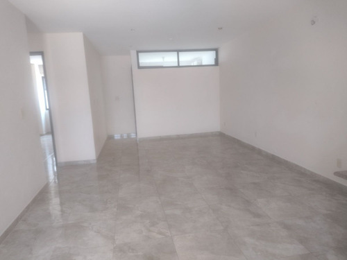 Casa De Un Piso, 3 Recámaras, Frac. Lomas De La Rioja