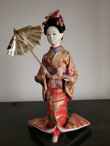 Muñeca Japonesa De Resina Con Kimono, En Muy Buen Estado