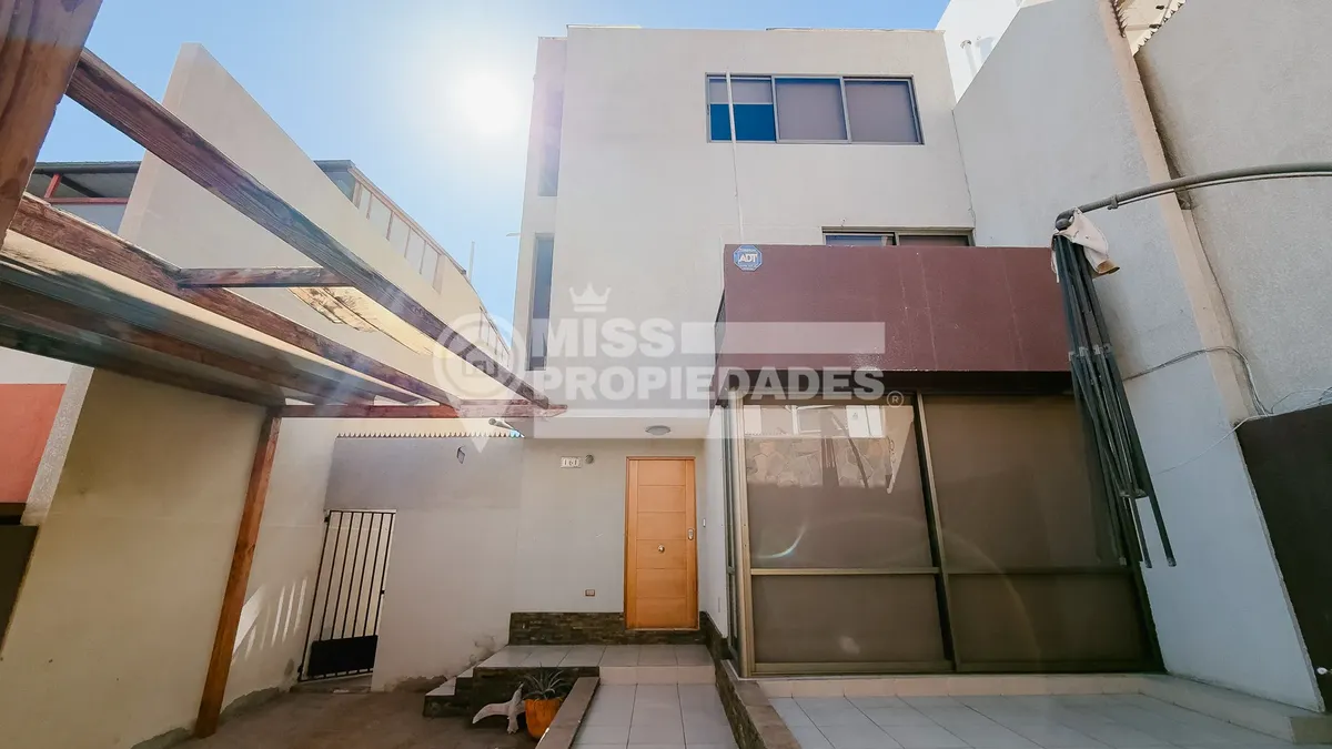 Imagen 2 de 28 de Vende Casa Sector Sur Antofagasta