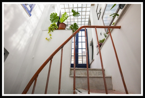 Con Renta! Encantadora Casa Estilo En Cuatro Niveles