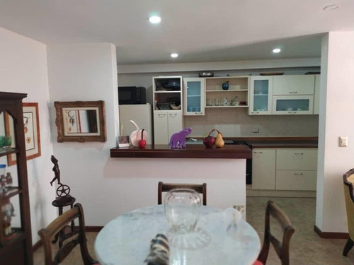 Lomas Del Sol 25-9104 Apto En Exclusiva Urbanización Aire Acondicionado En Cada Habitación, Pisos De Parquet En Habitaciones Y Cerámica En Áreas Sociales. Dos Habitaciones, Dos Baños, Un Maletero
