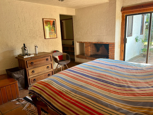 Casa En Condominio Con Alberca, Cancha De Tenis, Jardines. Excelente Ubicación