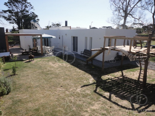 Imagen 2 de 14 de Punta Del Este, Casa Moderna De 2 Dormitorios.