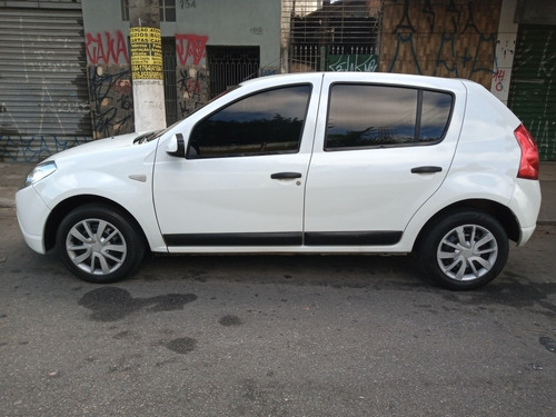 Imagem 9 de 11 de Renault Sandero Expression 1.6 8v Flex 2011