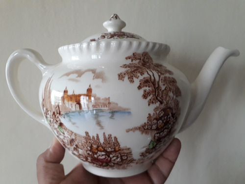 Antigua Tetera Porcelana Inglés: Castle On The Lake- Johnson