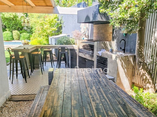 Imagen 4 de 19 de Vende Casa Remodelada Con Plaza Valle La Dehesa Lo Barnechea