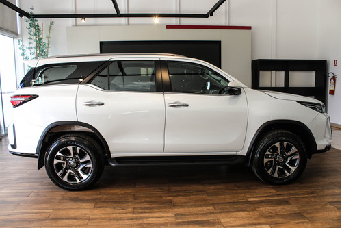 Toyota SW4 Toyota SW4 SRX Platinum 2.8 Turbodiesel 4x4 (Aut.) (7 Lugares)