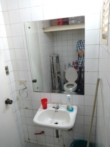 Imagen 13 de 14 de Local Comercial Cc Arta Chacaito, 3 Cubiculos + 1 Baño Para Odontologìa Y/o Profesionales De La Salud.
