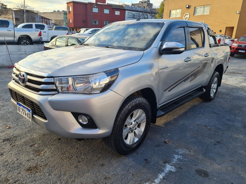Imagen 8 de 23 de Toyota Hilux Srv 4x4