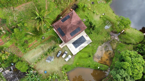 Imagem 2 de 27 de (5.800 M²) Aconchegante Chácara À Venda Em Juquitiba/sp, Contendo Casa Sede Estilo Sobrado, Área De Festas Com Churrasqueira, Integrada Com A Piscina! - 267 - 71047927