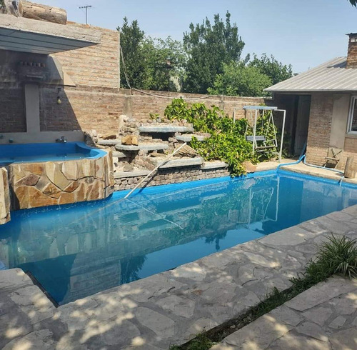 Casa En Venta - 4 Dormitorios 4 Baños - Cocheras - 344mts2 - Burzaco