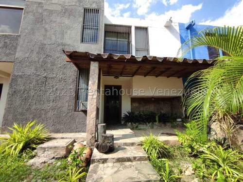 Bella Casa En Venta Barquisimeto Las Trinitarias 23-27201 App