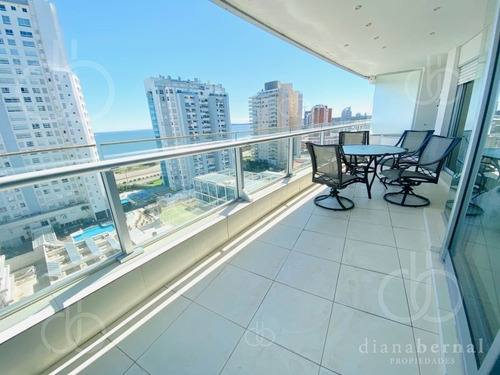 Imagen 7 de 17 de Venta De Apartamento 2 Dormitorios Con Vista Al Mar En Playa Mansa, Punta Del Este- Ref: 54462