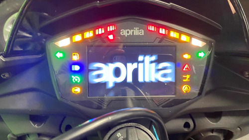 Imagen 8 de 11 de Aprilia Tuono V4 1100