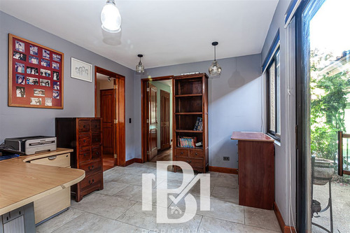 Casa En Venta De 6 Dorm. En Las Condes