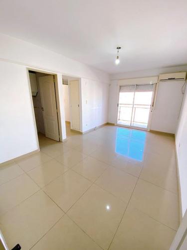 Imagen 2 de 18 de Appartment - S.fer.-vias/centro